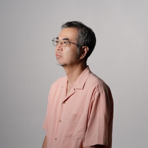 第8研究室　教授　押元一敏 プロフィール写真1 / 斜めを向いている。