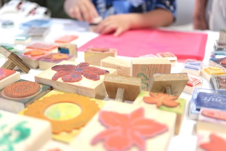 記事サムネイル | ちびっこ藝大「カトレヤをモチーフにオリジナルハンカチをつくろう！」